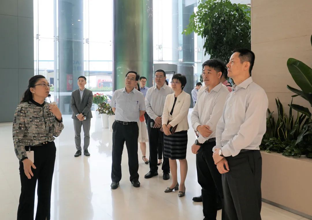 上海市委常委、副市長吳清一行蒞臨華勤技術(shù)調(diào)研指導(dǎo)